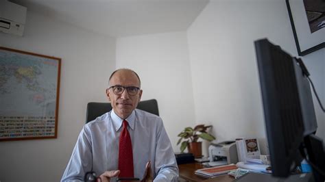 Leader Italiano Del Campo Di Sinistra Enrico Letta Prof