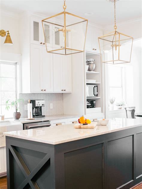 Trend We Re Loving Two Toned Kitchens Farmhouse Living