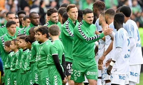 Ligue 2 Saint Etienne Simpose Face à Niort Et Repasse Devant Son