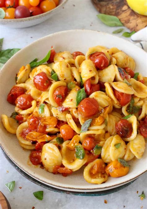 Roasted Cherry Tomato Pasta Recipe • Veggie Society