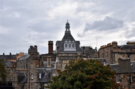 Premium Photo | Edinburgh old town architecture