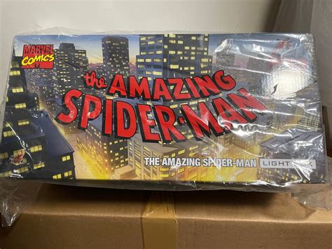 Hot Toys Spider Man 燈箱 興趣及遊戲 玩具 遊戲類 Carousell