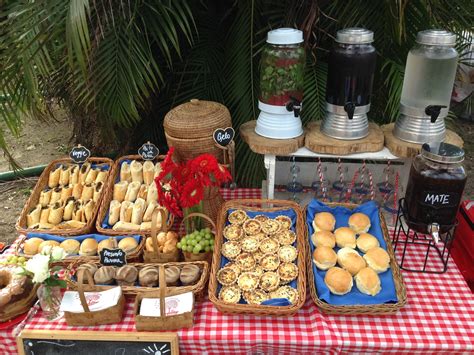 Como montar uma mesa baixa de serviço para festa PICNIC infantil by