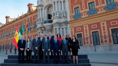 El Nuevo Gobierno Andaluz Elige La Fachada De San Telmo Para Su Primera