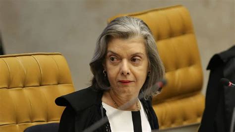 Cármen Lúcia é eleita ministra efetiva do TSE