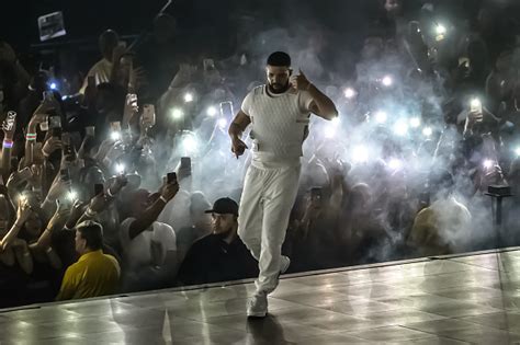 Drake Breaks The Beatles Chart Record Hot 103 9