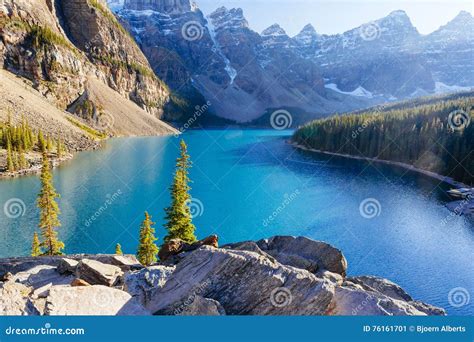 Parc National De Lac Moraine Lake Louise Banff Alberta Canada Image