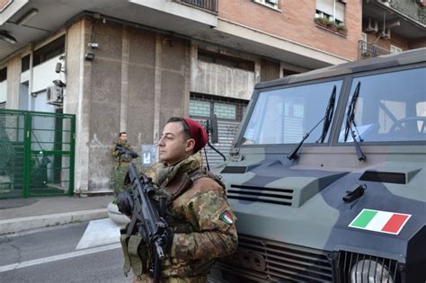 Operazione Strade Sicure Bersaglieri Del Reggimento Di Cosenza