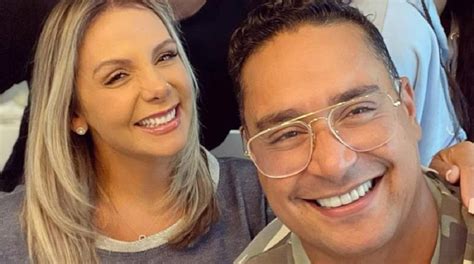 Carla Perez posa novo bebê da família e dá recado a Xanddy