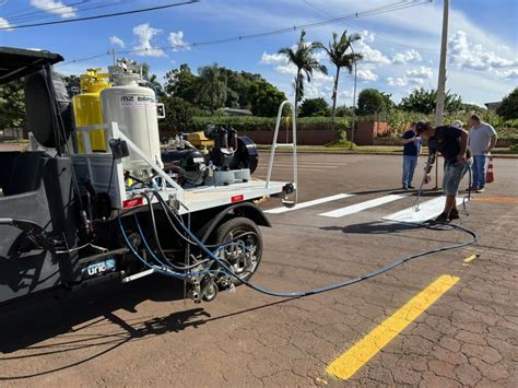 Mercedes adquiri máquina para pintar meios fios e sinalização de