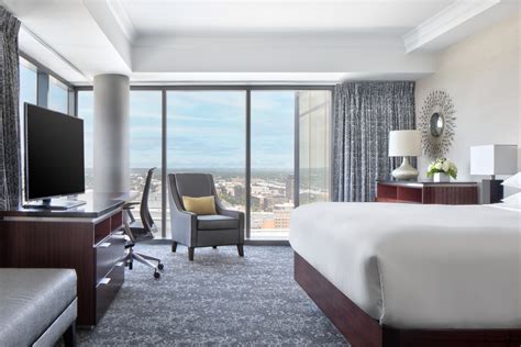 Guest Rooms And Suites Amway Grand Plaza