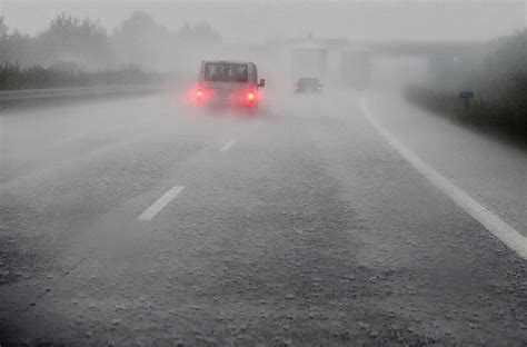 Aquaplaning Massenkarambolage Auf Der A Elf Verletzte