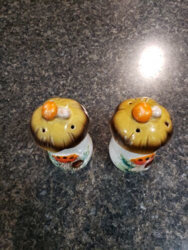 Vintage Sears Roebuck Merry Mushroom Salt Pepper Shaker Set