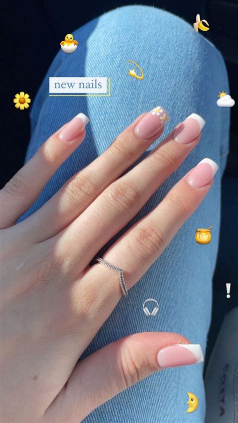 Minimalistic Summer Short Acrylic White Nails Diy Nails Manicure