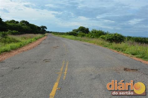 Ricardo assina ordem de serviço para restauração de rodovia em Bom