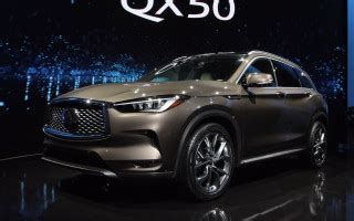 Infiniti Q90 photos - PhotoGallery with 4 pics | CarsBase.com