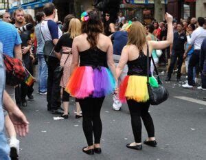 As Pride Month Kicks Off New York Lesbian Bars Emerge From Pandemic