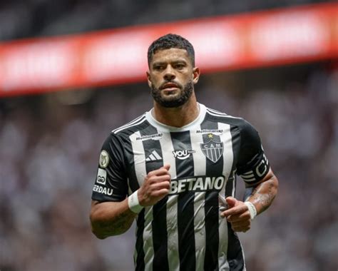 Hulk pede reforços à diretoria do Atlético MG