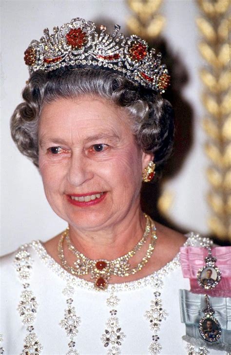 Queen Elizabeth’s Tiaras: Photos and History of her Most Lavish Tiaras ...