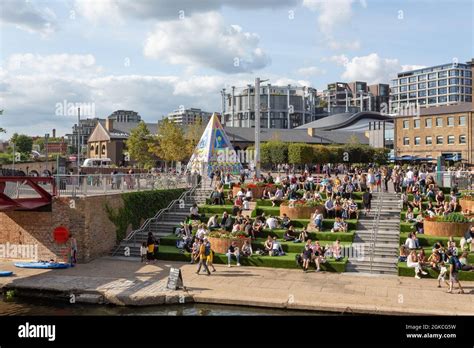 Granary Square Kings Cross London Uk Stock Photo Alamy