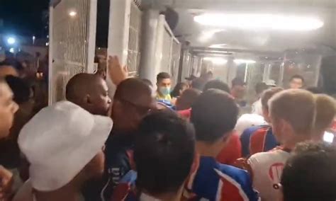 Torcedores Do Bahia Relatam Confus O E Tumulto Para Entrar Na Arena