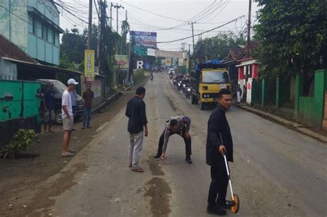 Kendaraan Terlibat Kecelakaan Di Bogor Satu Tewas