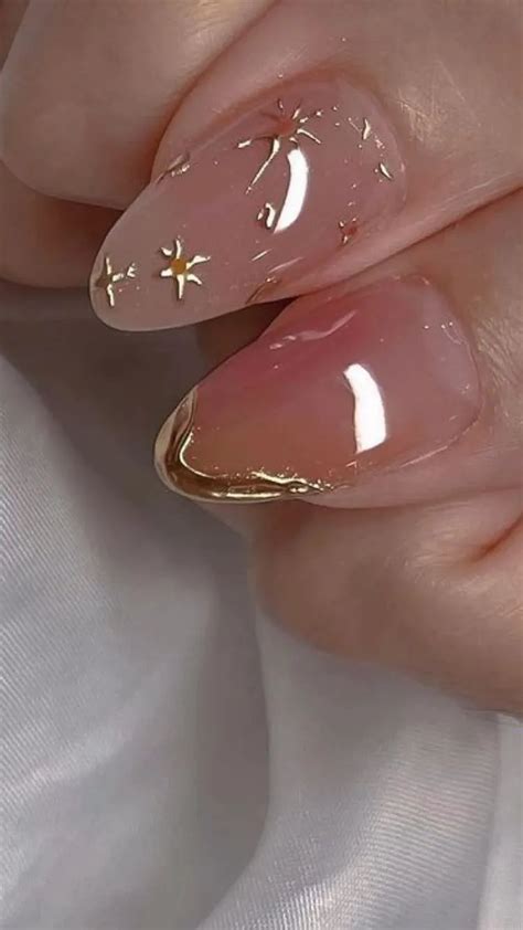 Stunning Gold Nail Inspo To Copy For Your Next Manicure Manicura