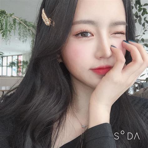 Các hot girl Hàn đánh mắt rất nhẹ nhưng vẫn xinh lồng lộn là nhờ cả