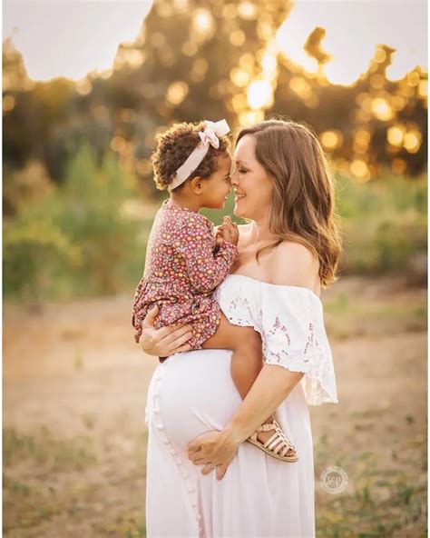 Beautiful Outdoor Maternity Photos Sunset Maternity Ideas