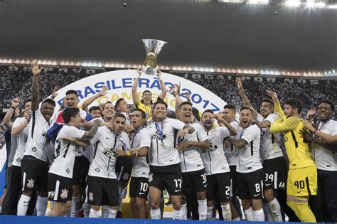 Heptacampeão É Quantas Vezes Campeão - O capitão Càssio ergueu a taça de heptacampeão brasileiro
