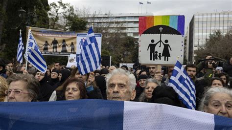 Grecia In Aula Il Disegno Di Legge Sul Matrimonio Tra Persone Dello