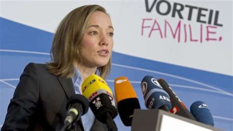 Familienministerin Kristina Schr Der K Mpft F R Pflegezeit