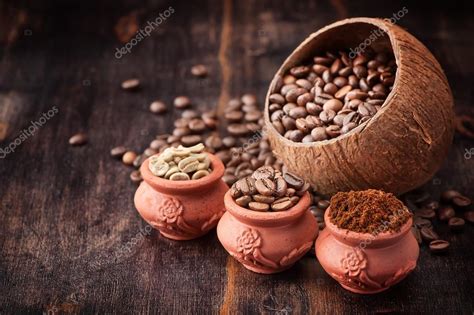 Different types of coffee. Coffee grains. Green coffee. Ground coffee — Stock Photo © rozmarina ...