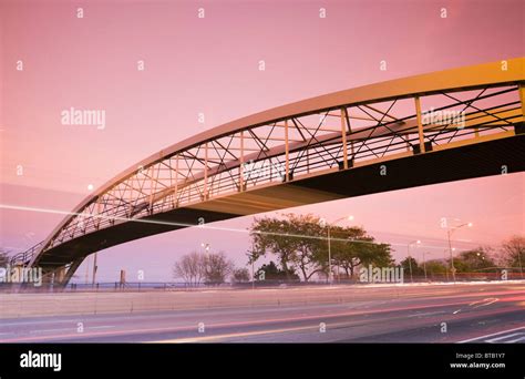 Traffic on Lake Shore Drive and the pedestrian bridge Stock Photo - Alamy