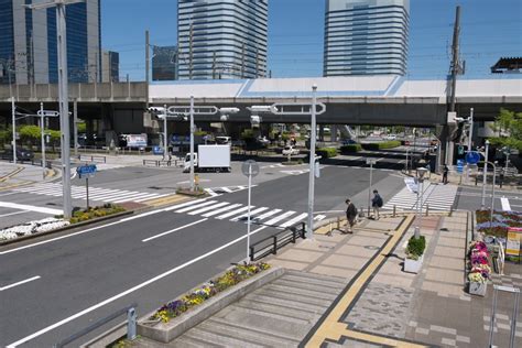 4月の幕張新都心：プレナ幕張前を通り抜けてjr京葉線海浜幕張駅の南口へ Part1 緑には、東京しかない