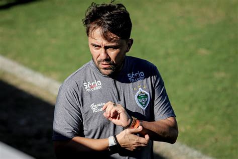 Luizinho Lopes vira a chave após eliminação e foca no Nacional Erguer