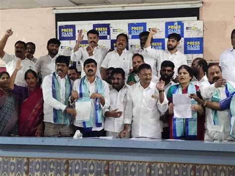 Ysrtp Leaders Resign En Masse As Sharmila Supports Congress