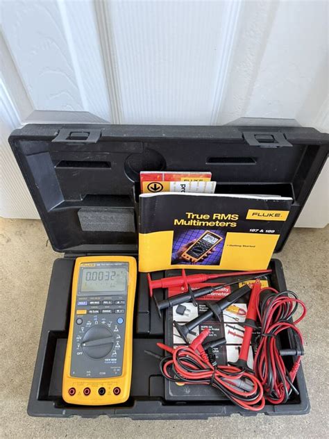 Fluke 189 Combo Kit True Rms Multimeter W Leads And Clips Free