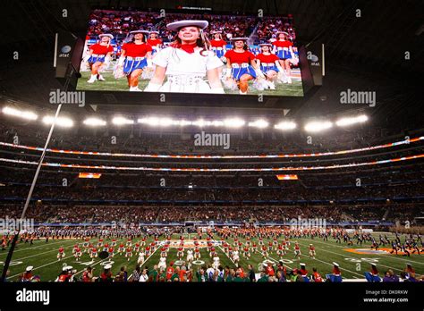 Cowboys stadium jumbotron hi-res stock photography and images - Alamy