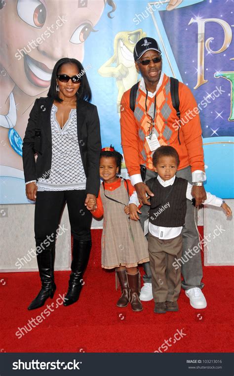 Angela Bassett Husband Courtney B Vance Son Slater And Daughter