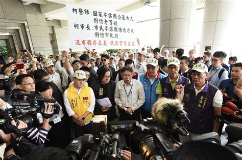 「洲民放火、百姓怒火」 大彎北段200居民向柯p攔路喊冤 上報 焦點