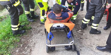 Trapani Scivola Con La Moto Lungo La Scarpata E Si Ferisce Salvato Un