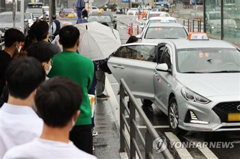 속보 심야 택시 호출료 최대 5000원으로 기사 월 수입 40만원 ↑ 서울경제