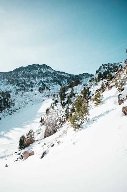 Premium Photo | Snowy mountain with snow for skiing