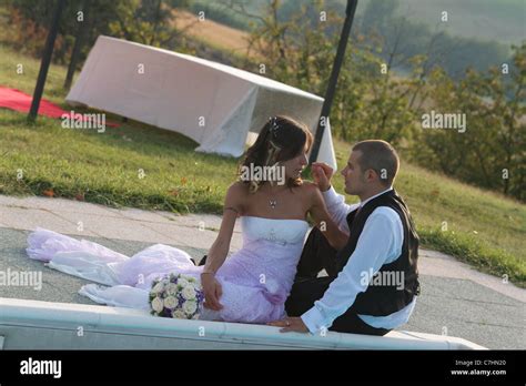 Bride And Groom Near Swimming Pool Stock Photo Alamy