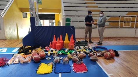 Coordinación Zonal 7 entrega implementos deportivos a FedeZamora