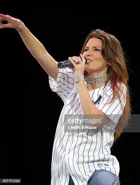 46 Shania Twain Up World Tour At Madison Square Garden Stock Photos, High-Res Pictures, and ...