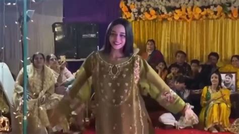 Mera Dil Ye Pukare Aaja Pakistani Girl Viral Dance Bheega Bheega Hai Sama Full Viral Video