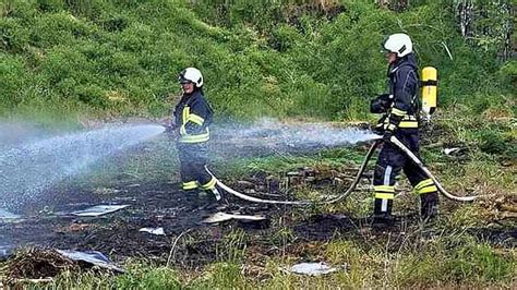 Feuerwehreinsatz In Der Börde Feuerwehr Löscht Brand Von Unrat In Wedringen