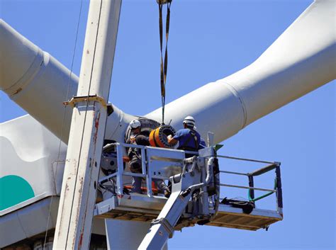 Optimizing Wind Turbine Efficiency With Predictive Maintenance